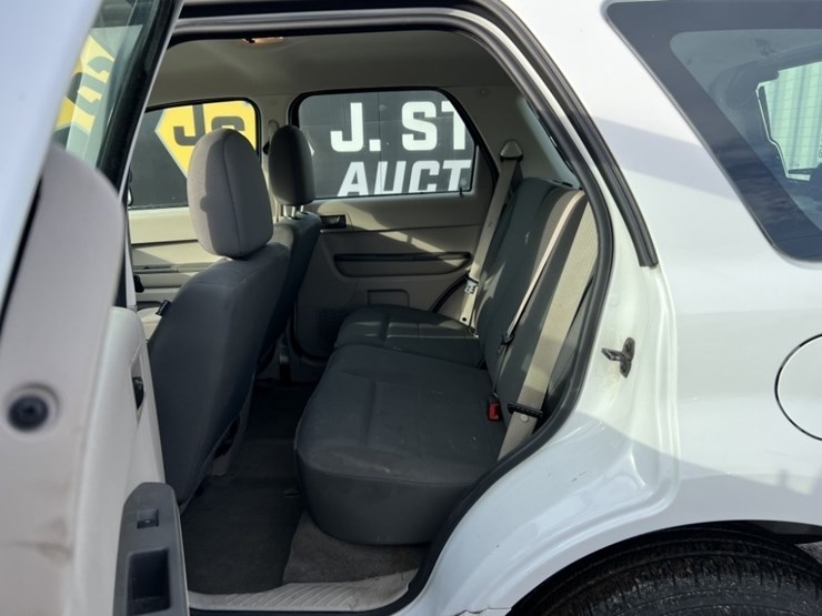 2011-ford-escape-image-18