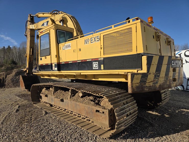 caterpillar-235-image-3