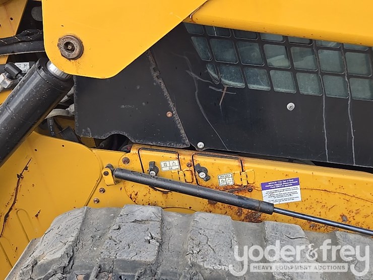 2021-caterpillar-299d3-image-16