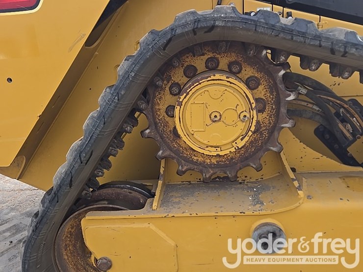 2022-caterpillar-299d3-image-25