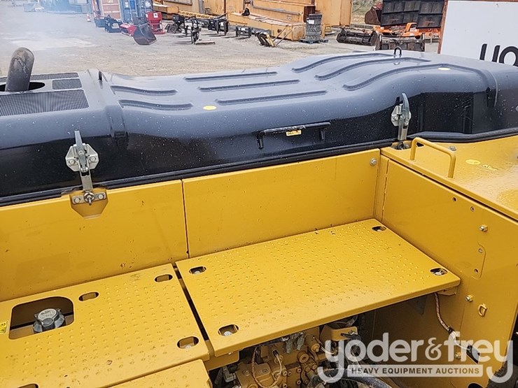 2016-caterpillar-320fl-image-14