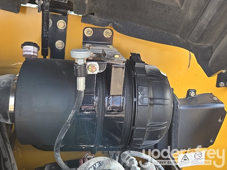 2019-caterpillar-tl1255d-image-90