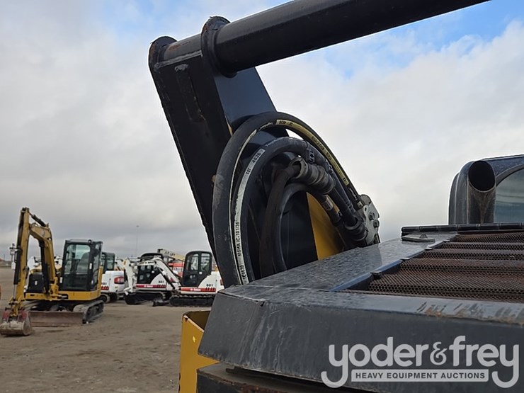 2021-caterpillar-299d3-image-12