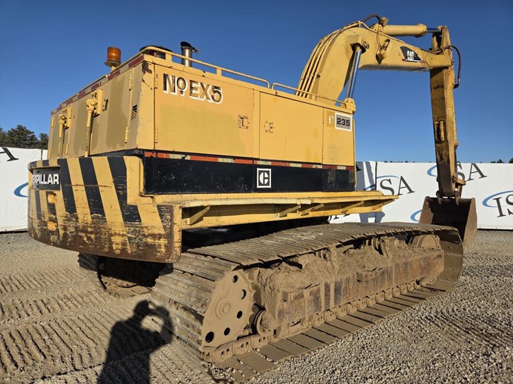 caterpillar-235-image-5