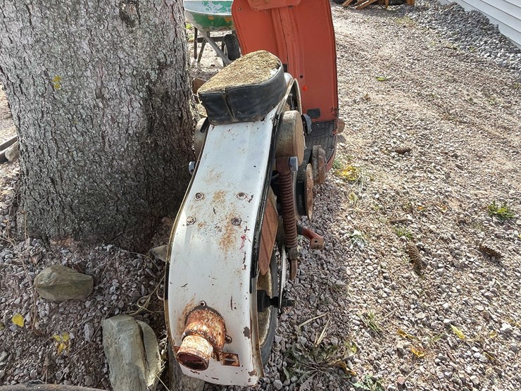 #3108-•-vintage-riverside-silver-pigeon-moped-(no-title)-image-4