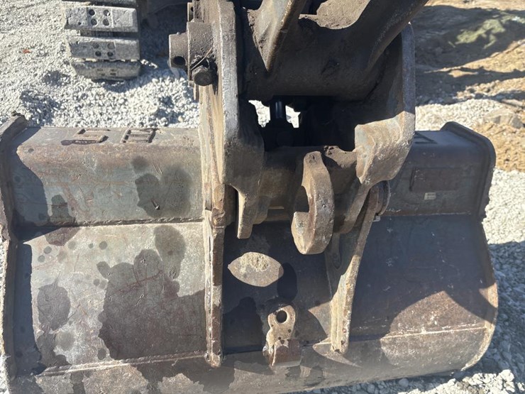 2013-deere-85d-image-35