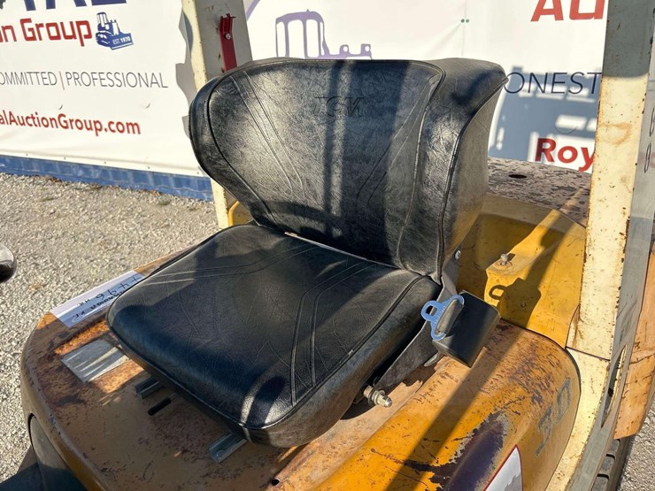 tcm-fd30t6t-5,600lb-forklift-image-11