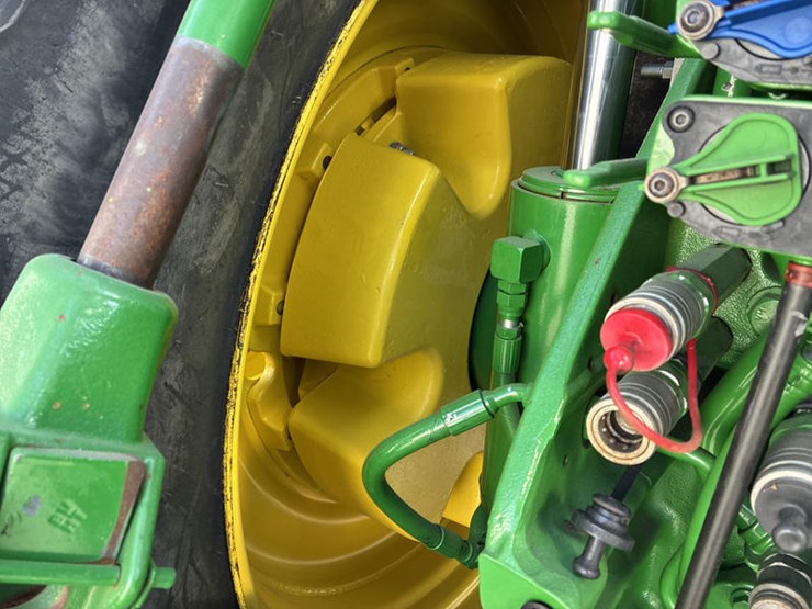 2015-john-deere-8295r-image-56