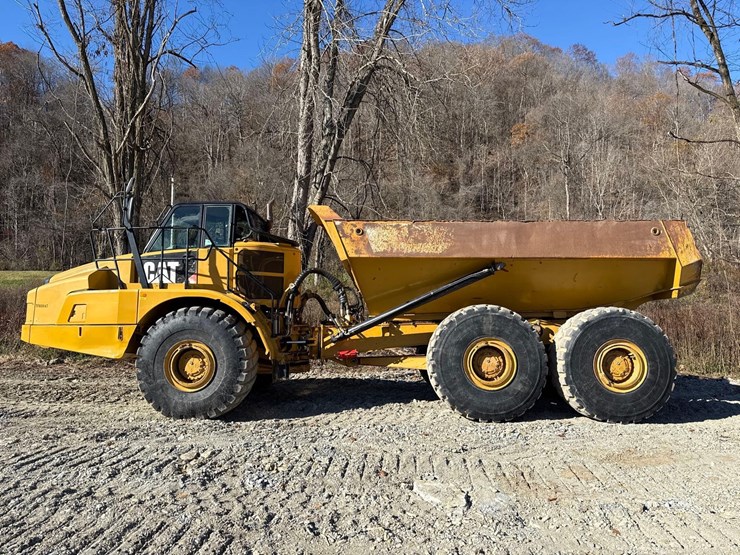 2016-caterpillar-745c-image-1