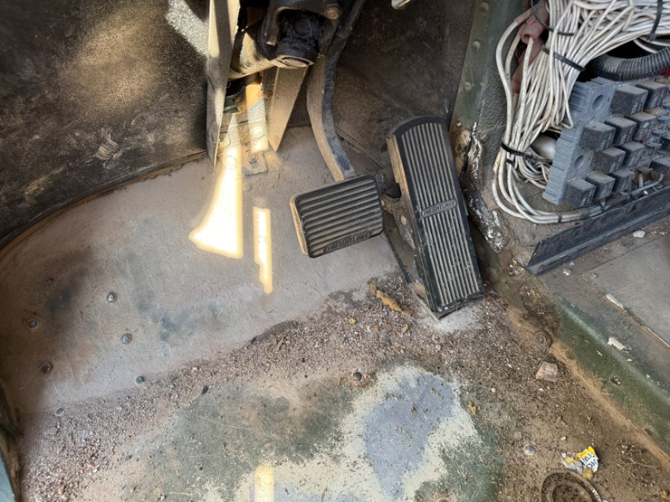 #22592-•-inop-1992-freightliner-t/a-daycab-truck-tractor-vin:-1fuymzyb1np520782-image-75