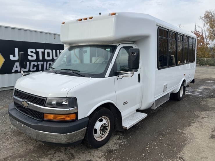 2015-chevrolet-express-paratransit-bus-image-1