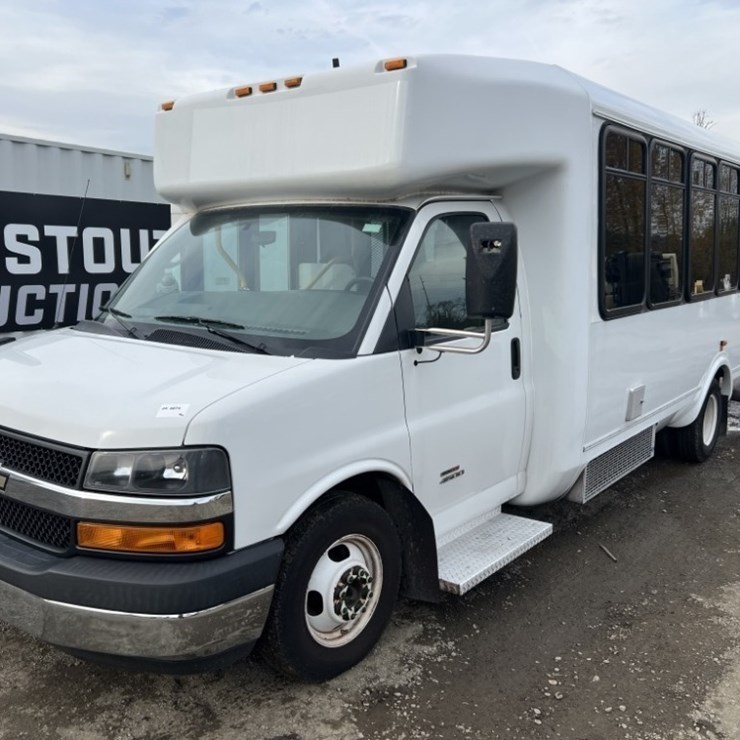 2015 Chevrolet Express Paratransit Bus