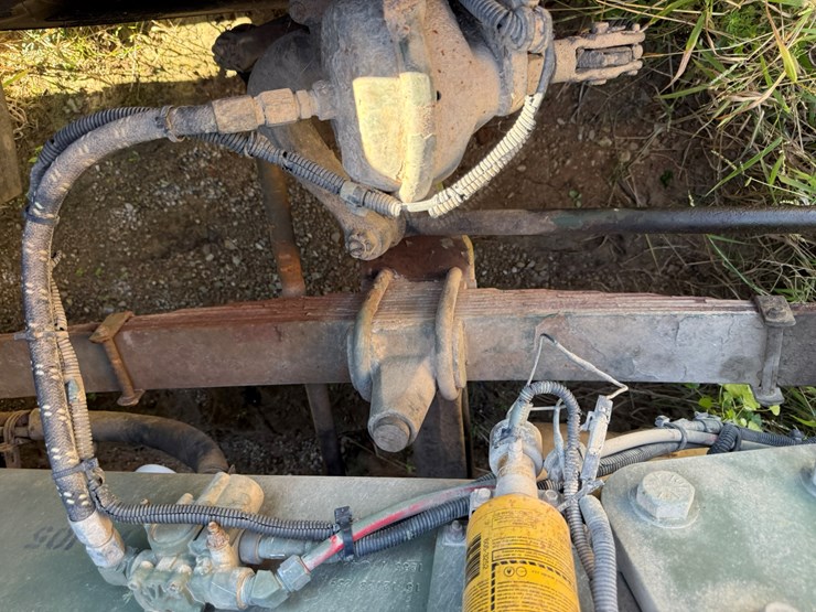 #22592-•-inop-1992-freightliner-t/a-daycab-truck-tractor-vin:-1fuymzyb1np520782-image-18