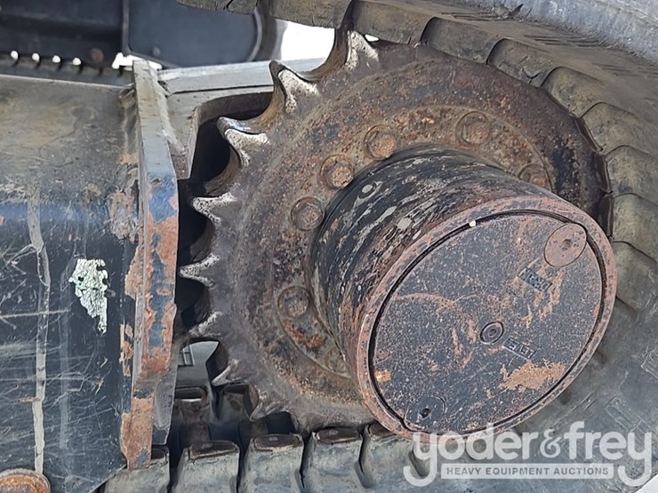 caterpillar-303-image-12