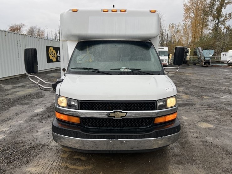 2015-chevrolet-express-paratransit-bus-image-8