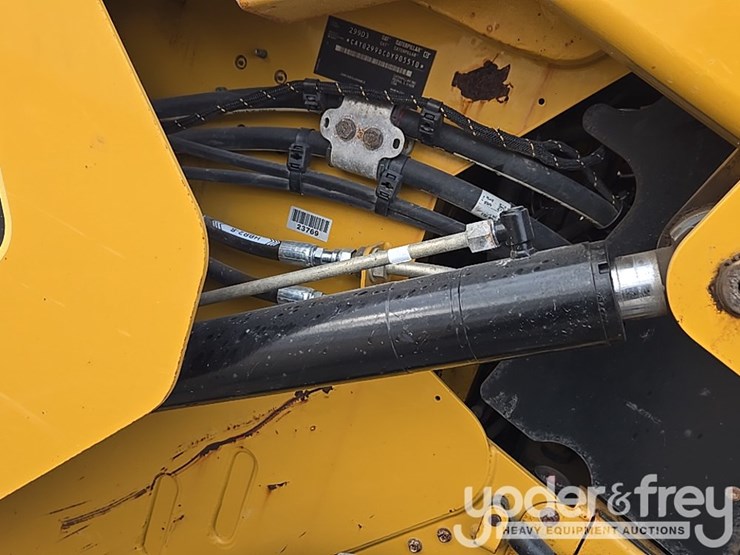 2021-caterpillar-299d3-image-14