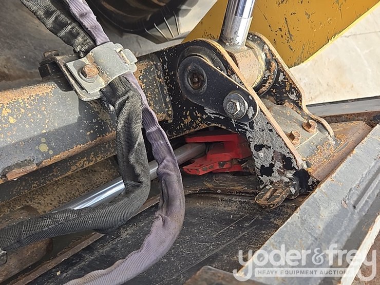 2021-caterpillar-289d3-image-28