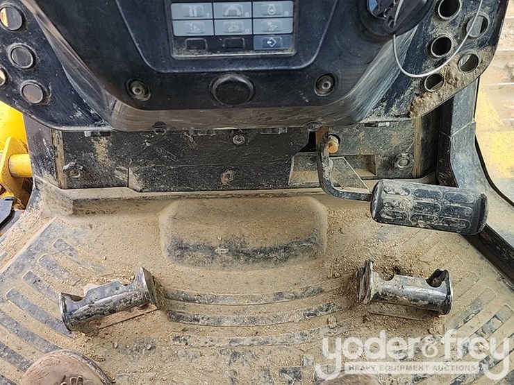 2021-komatsu-d71exi-24-image-31