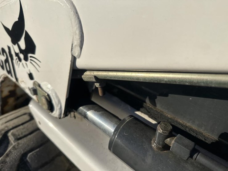 2015-bobcat-s70-image-17