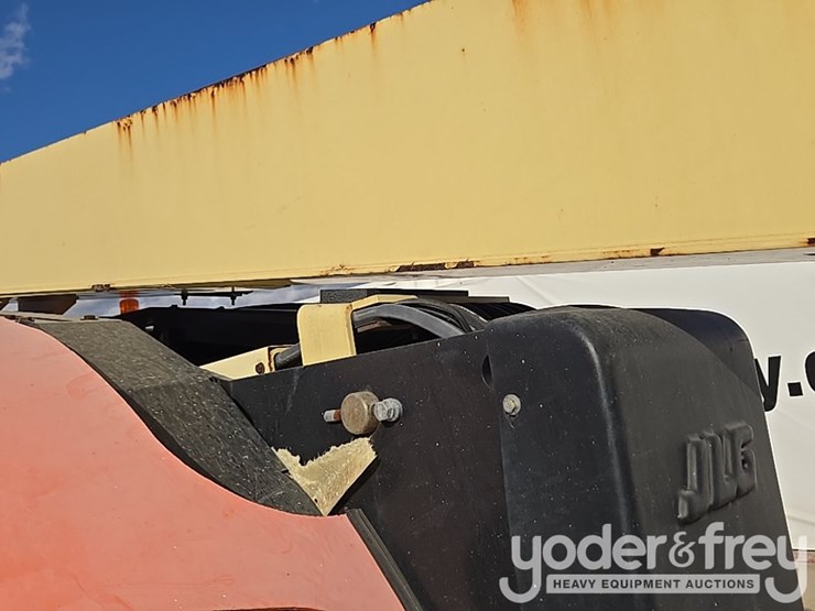 2014-jlg-600aj-image-58