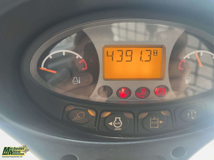 2015-bobcat-s650-image-17