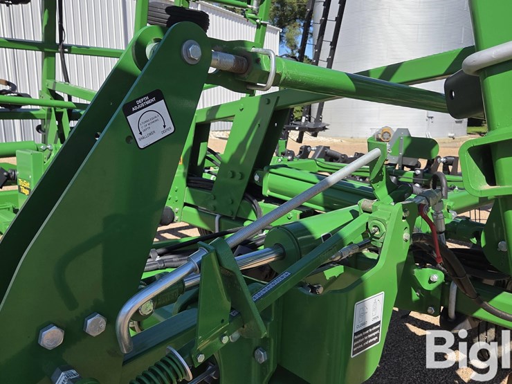 2022-john-deere-2430-image-13