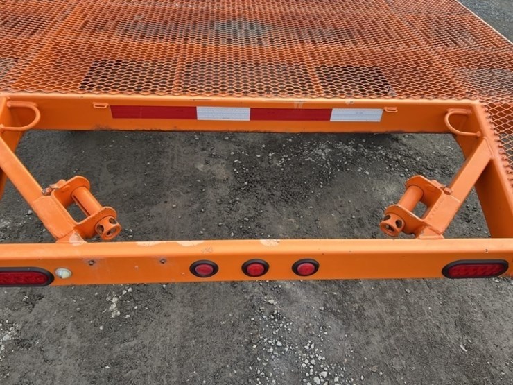 2010-bentley-t/a-sno-cat-trailer-image-14