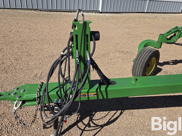 2022-john-deere-2430-image-9