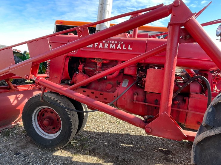 #3012-•-mccormick-farmall-h-narrow-front-tractor-with-loader-image-13