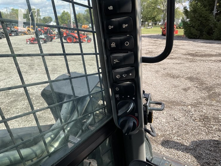 2022-new-holland-c337-image-21