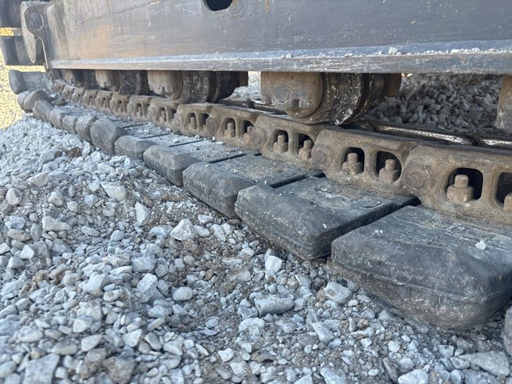 2013-deere-85d-image-61