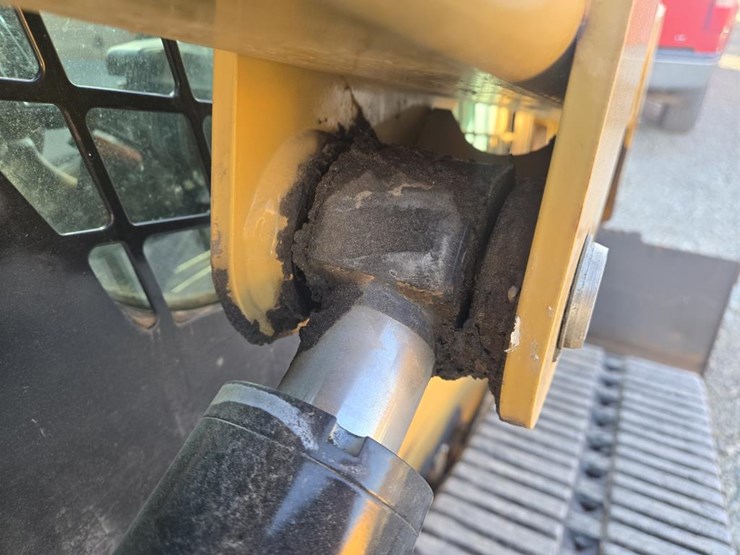 2020-caterpillar-259d3-image-18