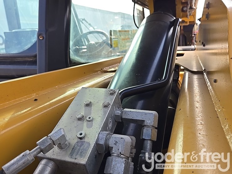2019-caterpillar-tl1255d-image-63