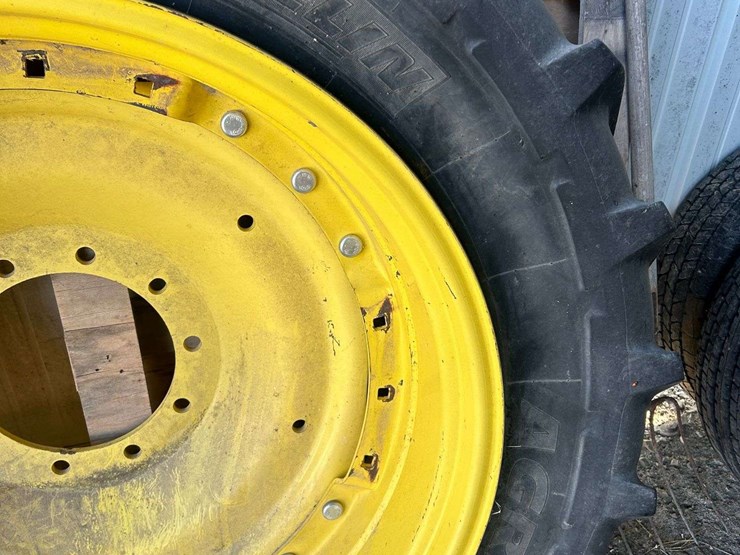 jd-front-dual-tires-and-spacers-image-2