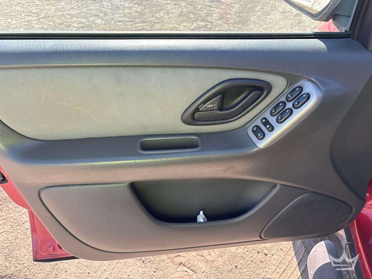 2005-ford-escape-image-12