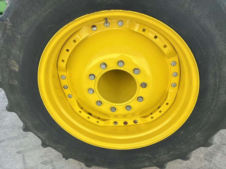 2015-john-deere-8295r-image-40