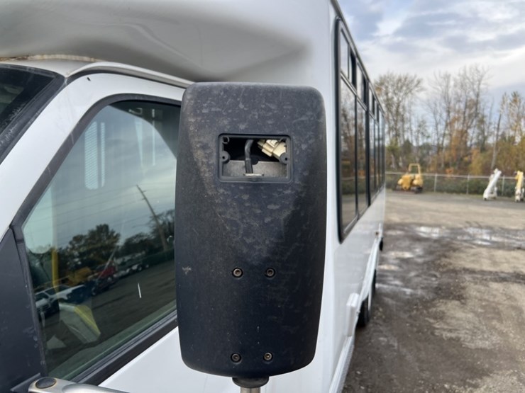 2015-chevrolet-express-paratransit-bus-image-9