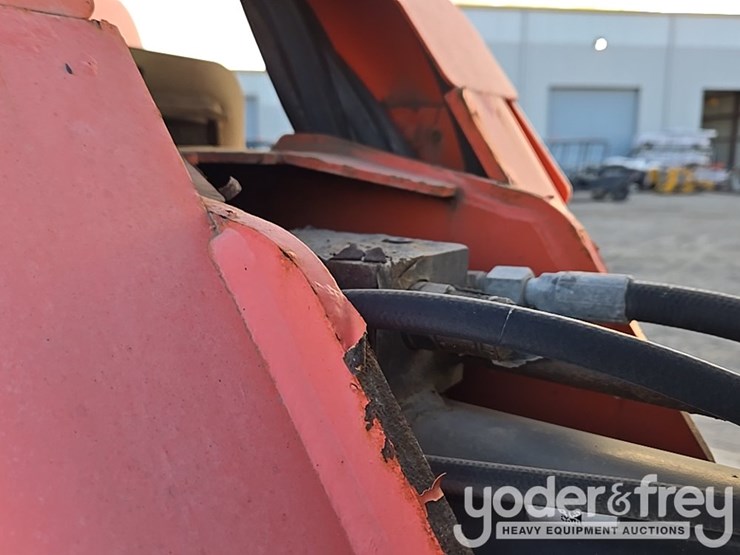 2015-jlg-600aj-image-57