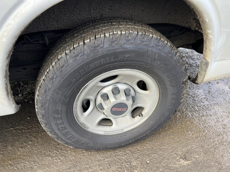 2015-gmc-savana-cargo-van-image-13