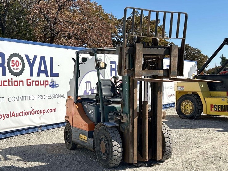 doosan-d35s-5-6,900lb-diesel-forklift-image-4