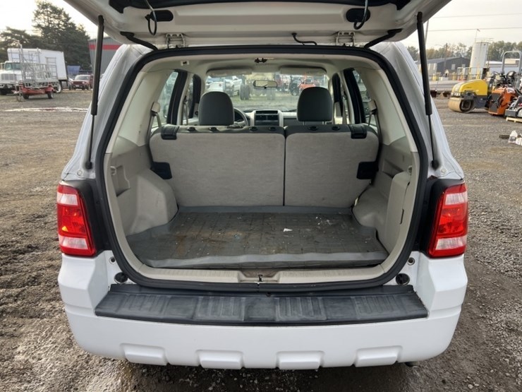 2011-ford-escape-image-13