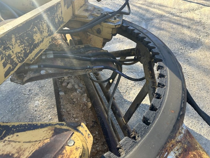 caterpillar-16g-image-27