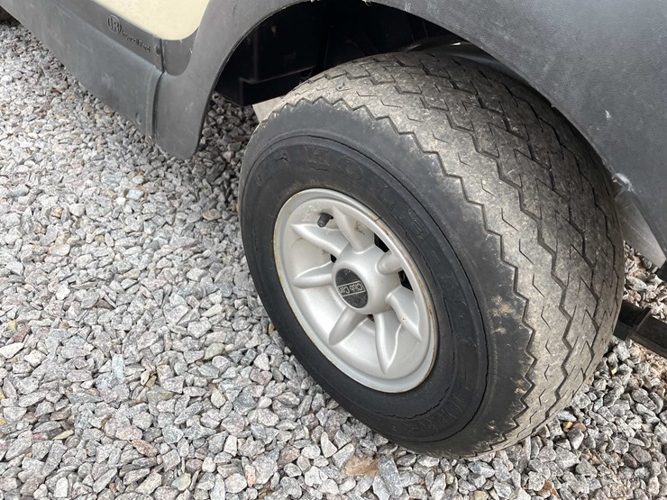 #3020-•-club-car-electric-golf-cart-image-16