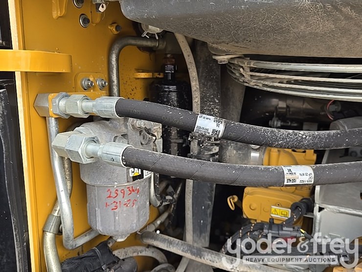 2022-caterpillar-299d3-image-42