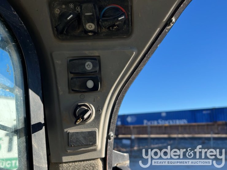 2014-caterpillar-279d-image-31