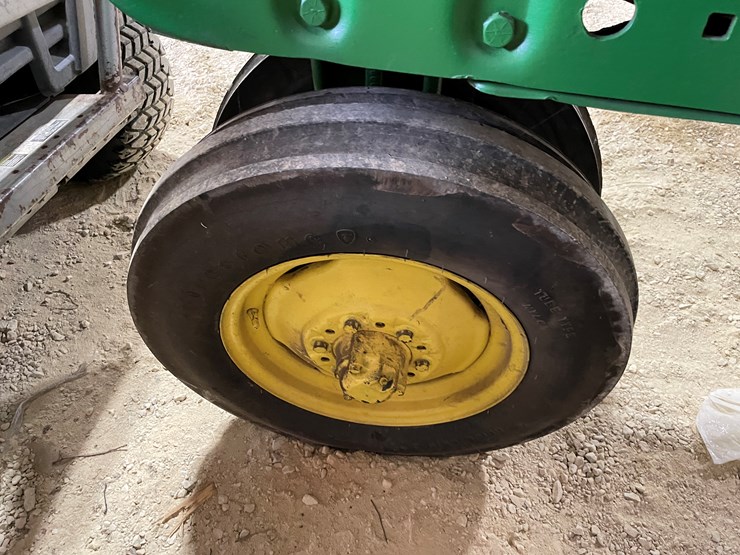 john-deere-3010-image-9