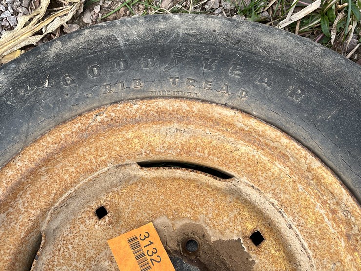 #3132-•-(2)-implement-wheels-and-tires-image-5