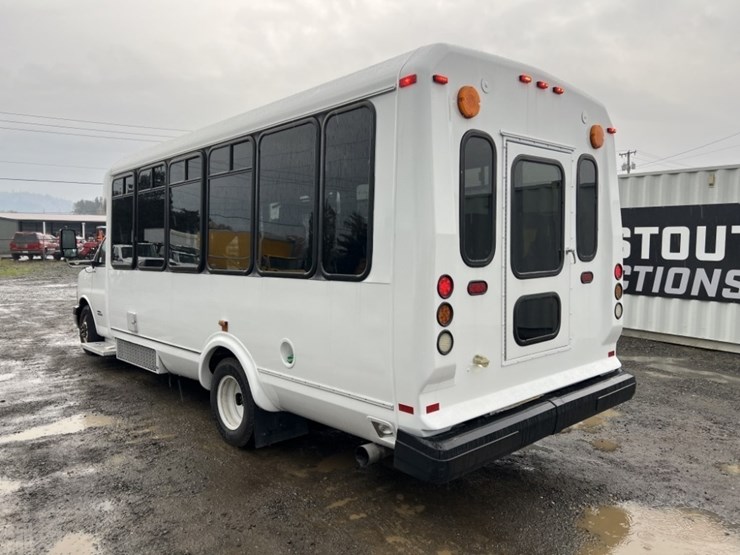 2015-chevrolet-express-paratransit-bus-image-6