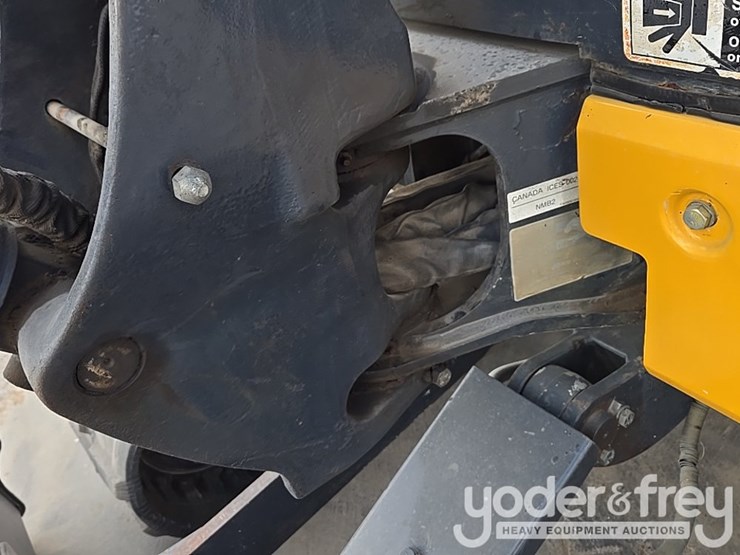 2019-deere-26g-image-34