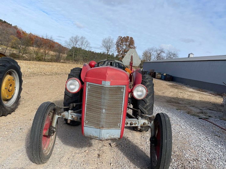 #3017-•-ferguson-wide-front-tractor-image-2